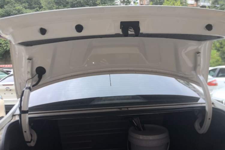 Used Volkswagen Santana 2015 1.6L Manual Comfort Edition Trunk
