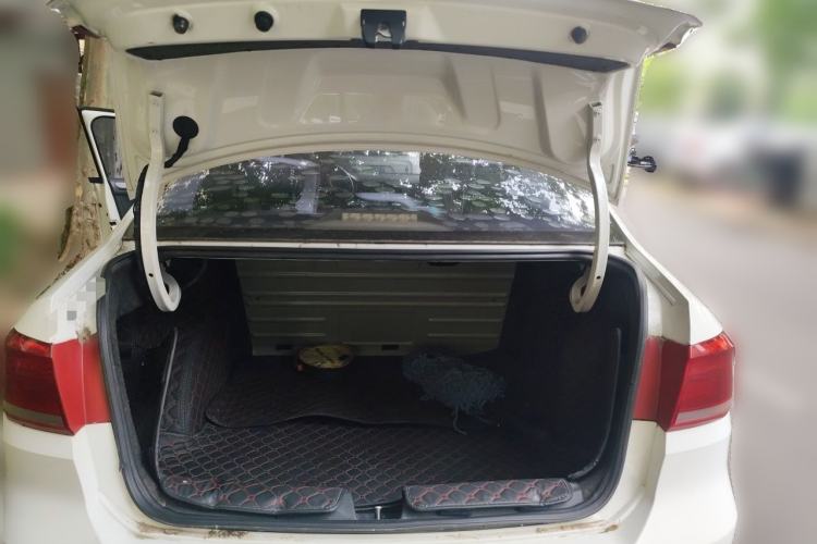 Used Volkswagen Santana 2015 1.6L Manual Fashion Edition Trunk