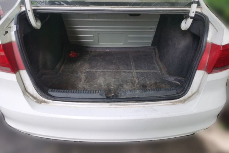 Used Volkswagen Santana 2015 1.6L Manual Fashion Edition Trunk