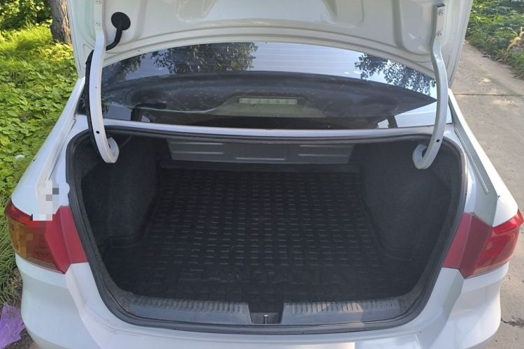 Used Volkswagen Santana 2015 1.6L Manual Comfort Edition Trunk
