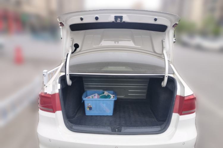 Used Volkswagen Santana 2015 1.6L Manual Comfort Edition Trunk