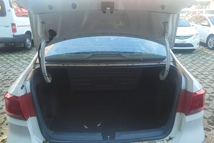 Used Volkswagen Santana 2015 1.6L Manual Comfort Edition Trunk