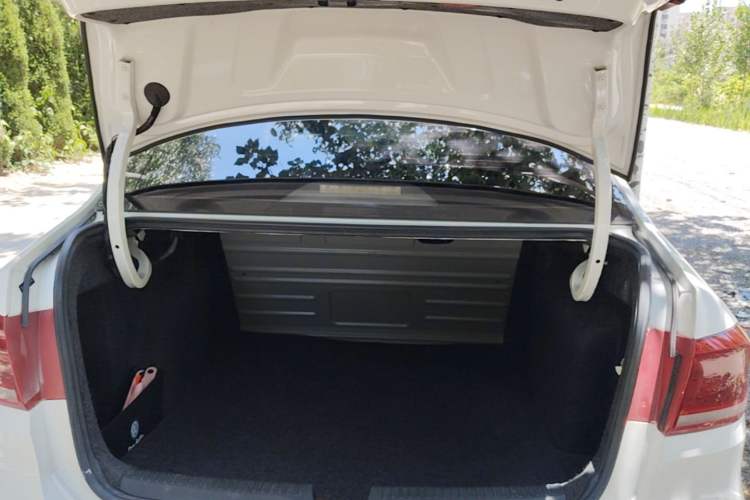 Used Volkswagen Santana 2015 1.6L Manual Fashion Edition Trunk