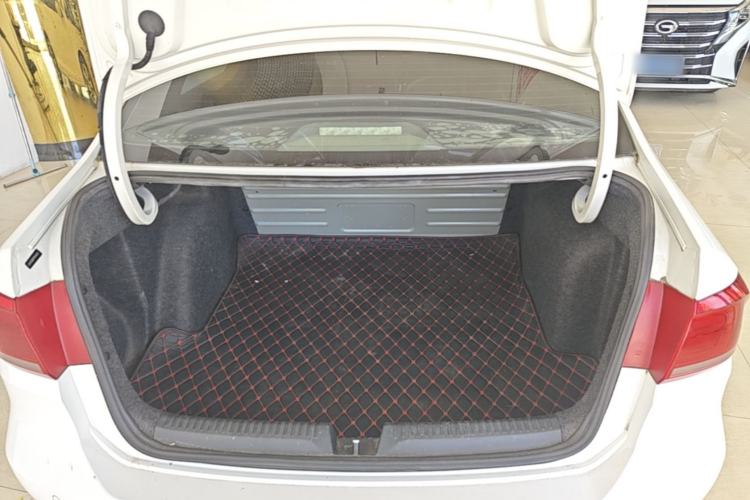 Used Volkswagen Santana 2015 1.6L Automatic Comfort Edition Trunk
