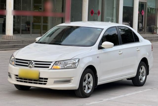 Ojetý Volkswagen Santana 2015 1.6L Manual Fashion Edition