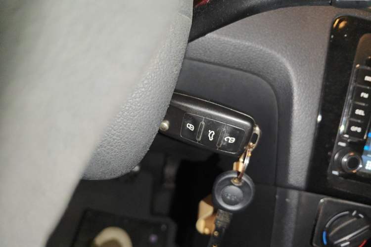 Used Volkswagen Santana 2015 1.6L Manual Comfort Edition Vehicle Key