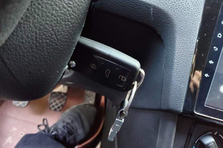 Used Volkswagen Santana 2015 1.4L Manual Fashion Edition Vehicle Key