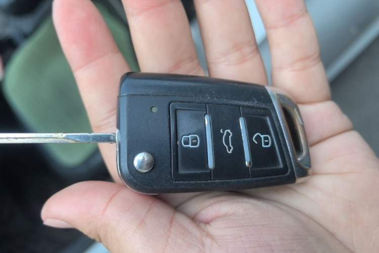 Used Volkswagen Santana 2015 1.6L Manual Fashion Edition Vehicle Key