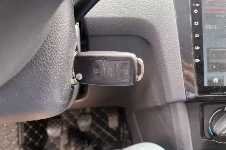 Used Volkswagen Santana 2015 1.4L Manual Fashion Edition Vehicle Key