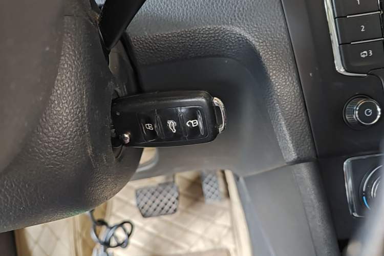 Used Volkswagen Santana 2015 1.6L Automatic Comfort Edition Vehicle Key