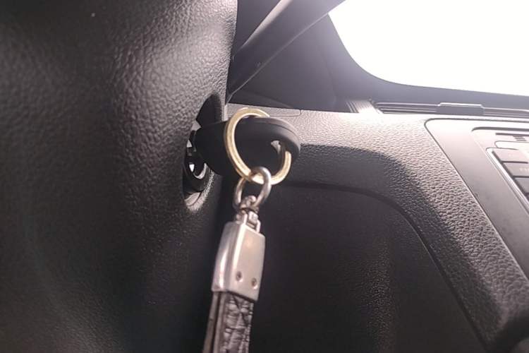 Used Volkswagen Santana 2015 1.4L Manual Fashion Edition Vehicle Key