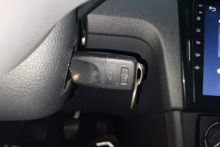 Used Volkswagen Santana 2015 1.4L Manual Fashion Edition Vehicle Key
