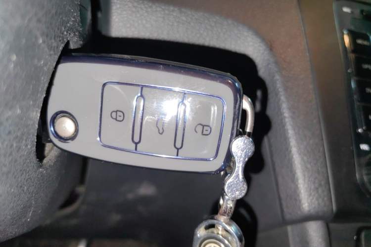 Used Volkswagen Santana 2015 HaoNa 1.6L Manual Fashion Edition Vehicle Key