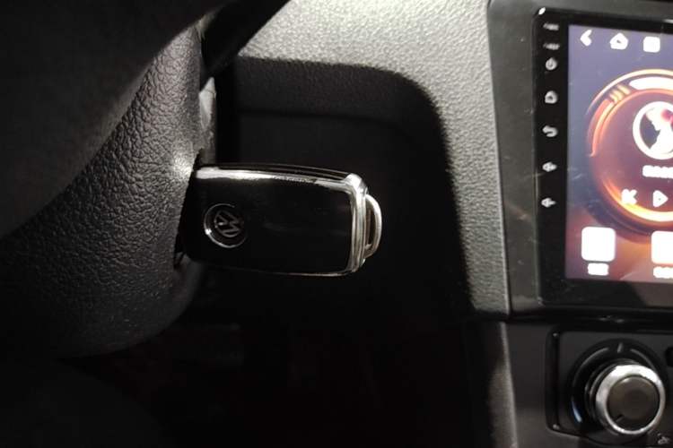 Used Volkswagen Santana 2015 1.6L Automatic Fashion Edition Vehicle Key