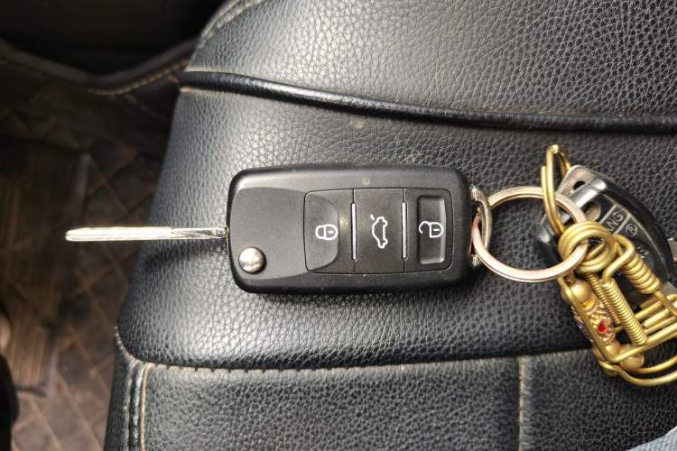 Used Volkswagen Santana 2015 1.6L Manual Fashion Edition Vehicle Key