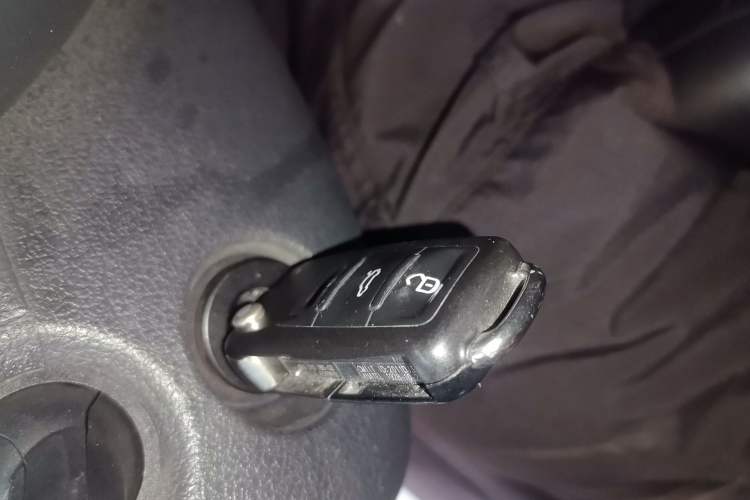 Used Volkswagen Santana 2015 1.6L Manual Comfort Edition Vehicle Key