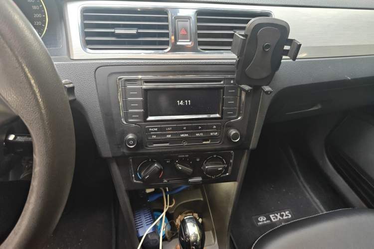 Used Volkswagen Santana 2015 Haval H6 1.6L Automatic Comfort Model Audio And AC Panel