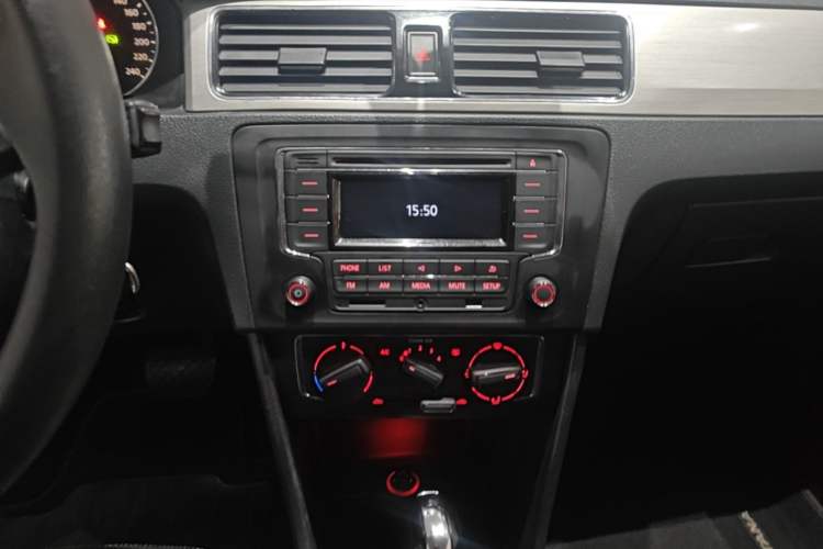 Used Volkswagen Santana 2015 Haval H6 1.6L Automatic Comfort Model Audio And AC Panel