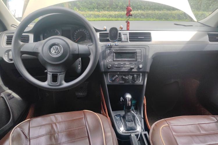 Used Volkswagen Santana 2015 1.6L Automatic Comfort Edition Center Console