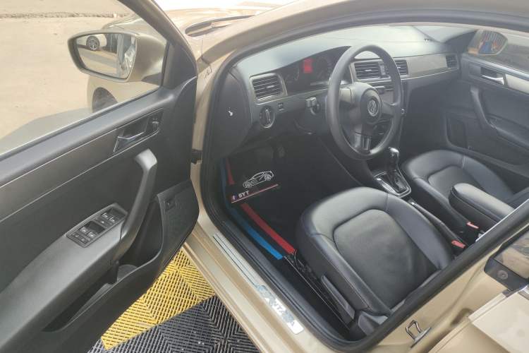 Used Volkswagen Santana 2015 1.6L Automatic Comfort Edition Driver Seat