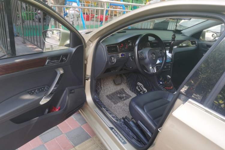 Used Volkswagen Santana 2015 1.6L Automatic Luxury Edition Driver Seat