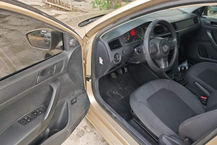 Used Volkswagen Santana 2015 1.6L Manual Fashion Edition Driver Seat