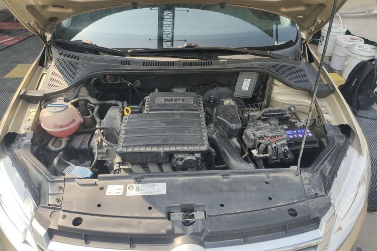 Used Volkswagen Santana 2015 1.6L Automatic Comfort Edition Engine Bay