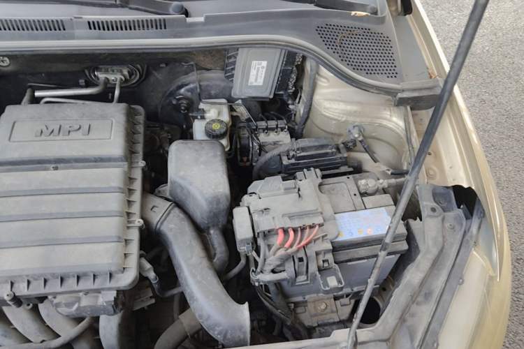 Used Volkswagen Santana 2015 1.6L Automatic Comfort Edition Engine Bay Left