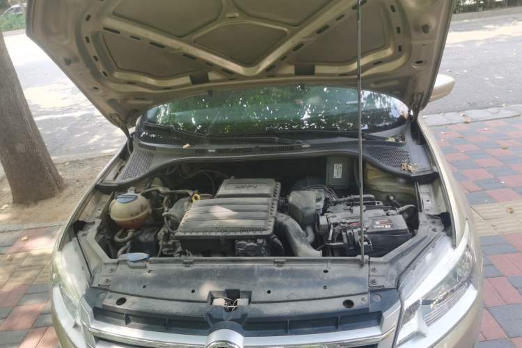 Used Volkswagen Santana 2015 1.6L Automatic Luxury Edition Engine Bay