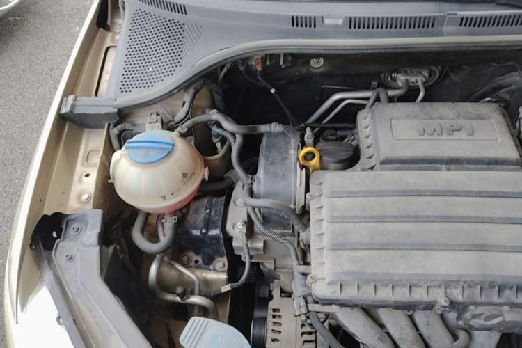 Used Volkswagen Santana 2015 1.6L Automatic Comfort Edition Engine Bay Right