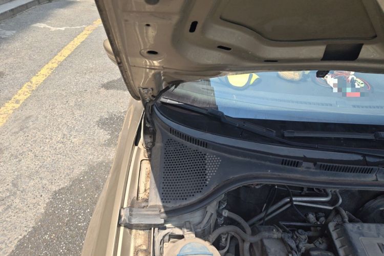 Used Volkswagen Santana 2015 1.6L Manual Comfort Edition Engine Bay Right