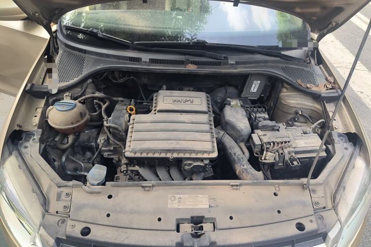 Used Volkswagen Santana 2015 1.6L Manual Comfort Edition Engine Bay