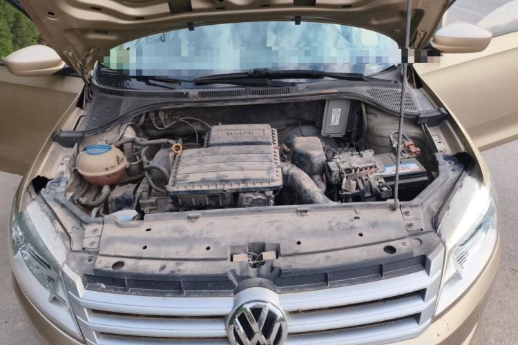 Used Volkswagen Santana 2015 1.6L Manual Fashion Edition Engine Bay