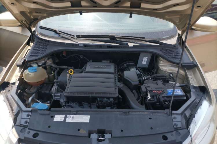 Used Volkswagen Santana 2015 1.6L Automatic Luxury Edition Engine Bay