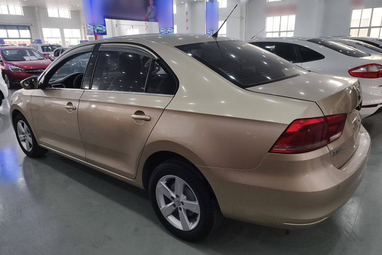 Used Volkswagen Santana 2015 1.6L Manual Comfort Edition Exterior 5