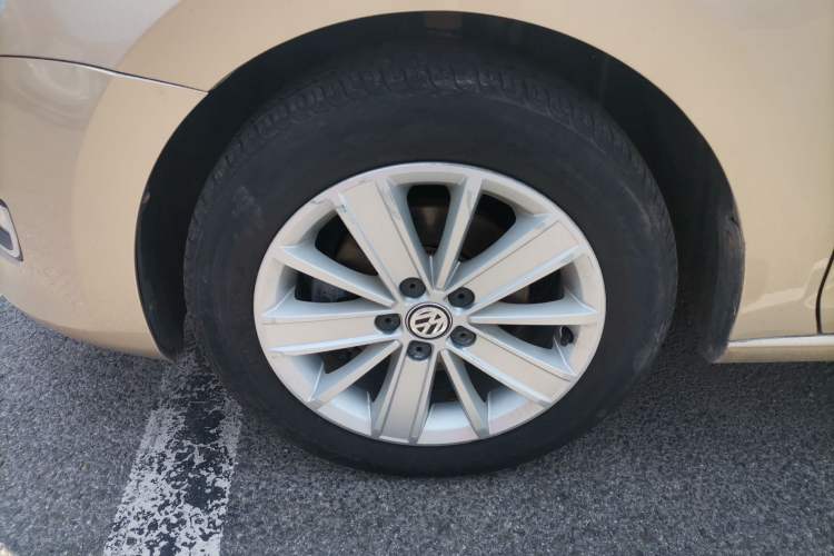 Used Volkswagen Santana 2015 1.6L Automatic Luxury Edition Exterior 7