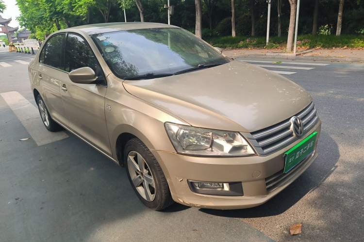 Used Volkswagen Santana 2015 1.6L Manual Comfort Edition Front Right 45 Deg