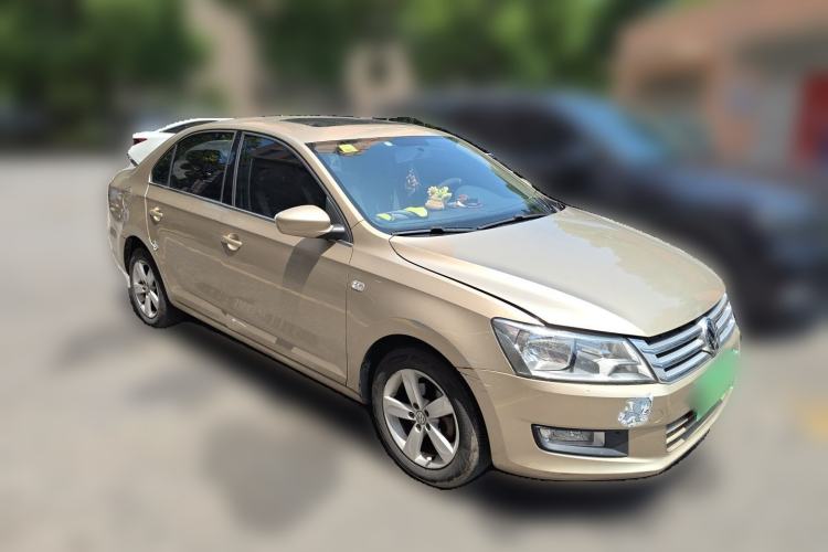 Used Volkswagen Santana 2015 1.6L Manual Comfort Edition Front Right 45 Deg
