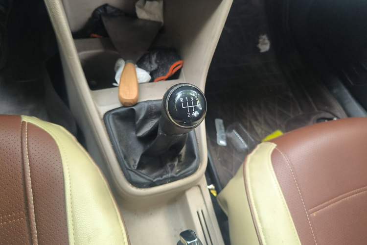 Used Volkswagen Santana 2015 1.6L Manual Comfort Edition Gear Lever
