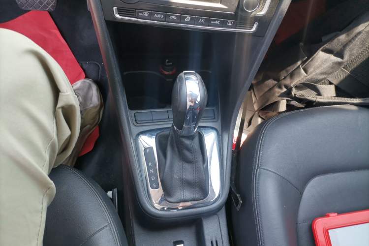 Used Volkswagen Santana 2015 1.6L Automatic Luxury Edition Gear Lever