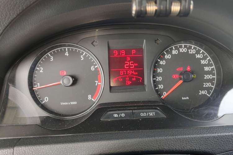 Used Volkswagen Santana 2015 1.6L Automatic Comfort Edition Instrument Cluster
