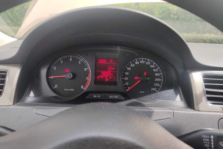Used Volkswagen Santana 2015 1.6L Automatic Comfort Edition Instrument Cluster