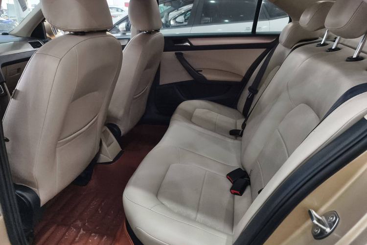 Used Volkswagen Santana 2015 1.6L Manual Comfort Edition Interior 1