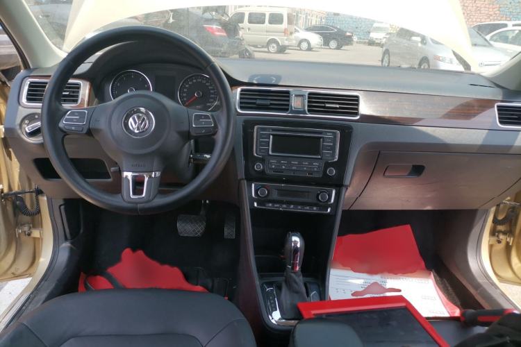 Used Volkswagen Santana 2015 1.6L Automatic Luxury Edition Interior 2