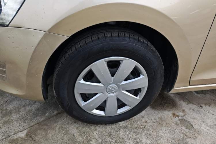 Used Volkswagen Santana 2015 1.6L Manual Fashion Edition Left Front Wheel Hub