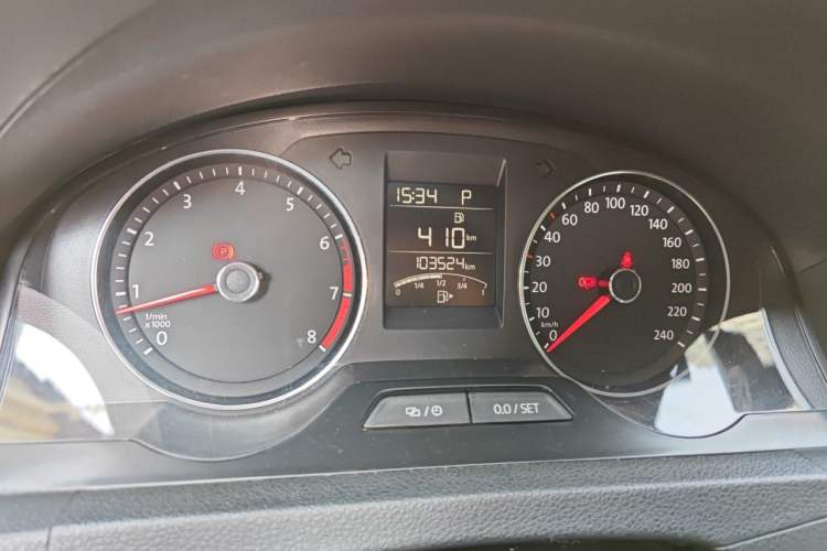 Used Volkswagen Santana 2015 HaoNa 230TSI DSG Comfort Model Odometer Close Up