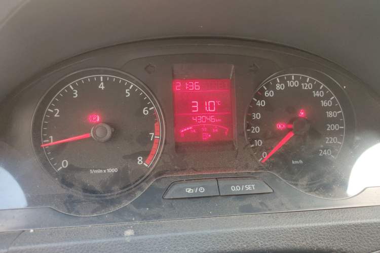 Used Volkswagen Santana 2015 1.6L Manual Fashion Edition Odometer Close Up