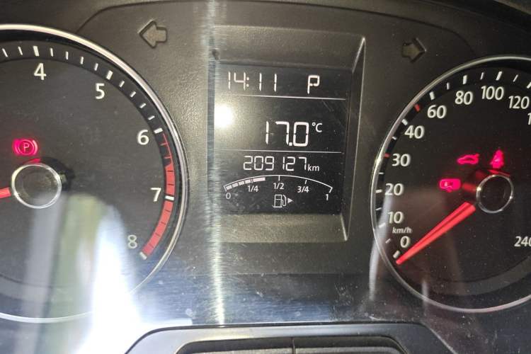 Used Volkswagen Santana 2015 Haval H6 1.6L Automatic Comfort Model Odometer Close Up