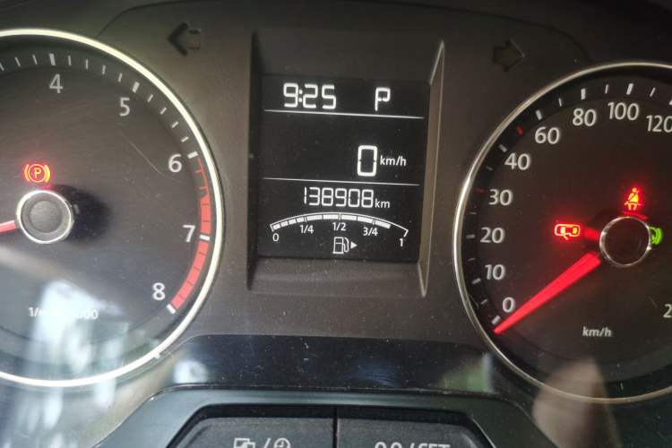 Used Volkswagen Santana 2015 1.6L Automatic Luxury Edition Odometer Close Up