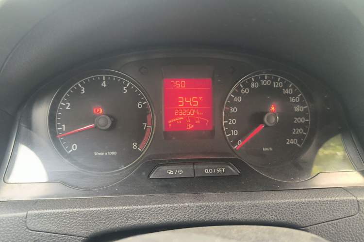 Used Volkswagen Santana 2015 1.6L Manual Comfort Edition Odometer Close Up
